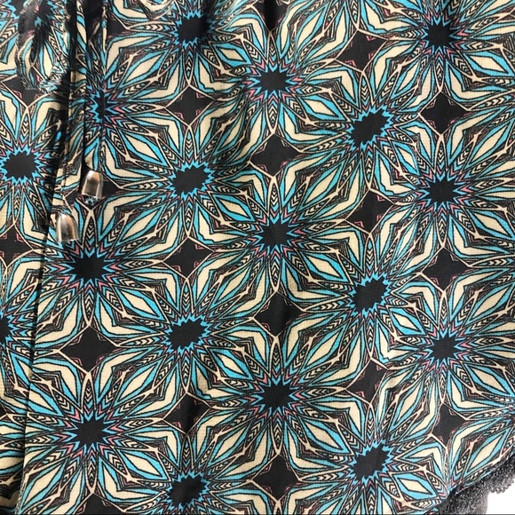 Sans Souci Flower Print Shorts - Picture 2 of 4